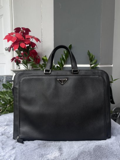 Prada รุ่น Saffiano Leather Briefcase