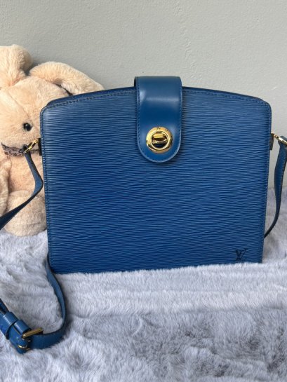 LV Cluny Epi Blue สีนี้หายากมากกก