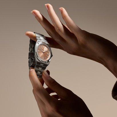 VACHERON CONSTANTIN Overseas Self-Winding Ultra-Thin