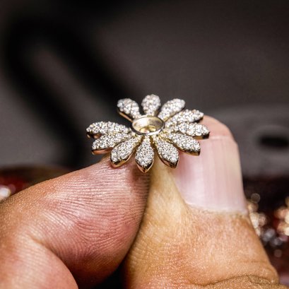 JACOB & CO. AND G-DRAGON Peaceminusone