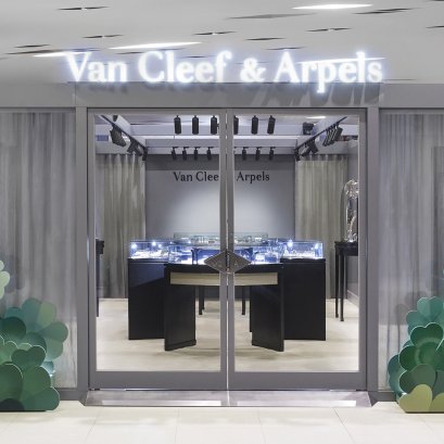 Van Cleef & Arpels เปิด Pop-up Boutique ใจกลางกรุงเทพฯในบรรยากาศที่แสนโรแมนติก ในบรรยากาศที่แสนโรแมนติก ระหว่าง 22 ตุลาคม 2020 - 15 เมษายน 2021 พร้อมคอลเลคชั่น Alhambra สัญลักษ์ประจำเมซงมาตั้งแต่ปี 1968