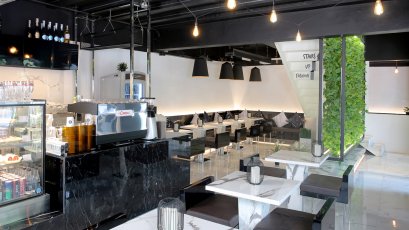 The New Fashion Café 