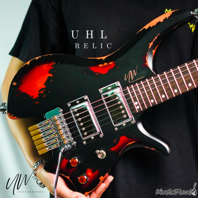 UW GuitarWorks - UHL Custom Black Over Sunburst Headless UW GuitarWorks - UHL Custom Black Over Sunburst Headless