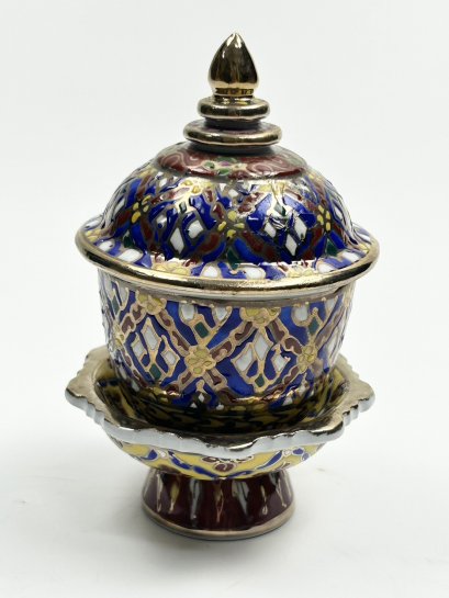 โถเบญจรงค์