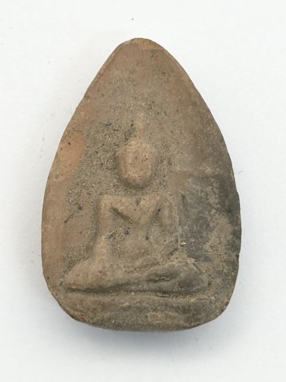 พระนางกำแพงกลีบบัว เนื้อดิน