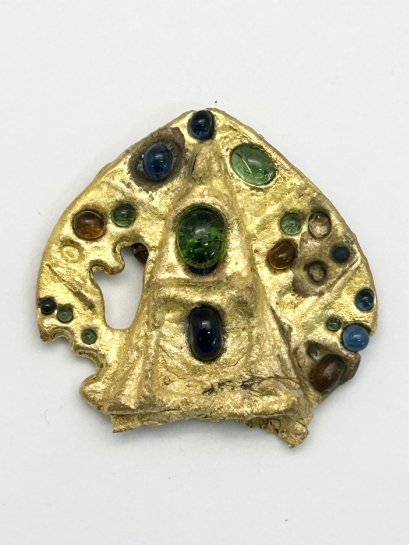 พระนางพญาใบโพธิ์ เนื้อทองโบราณ ประดับพลอย