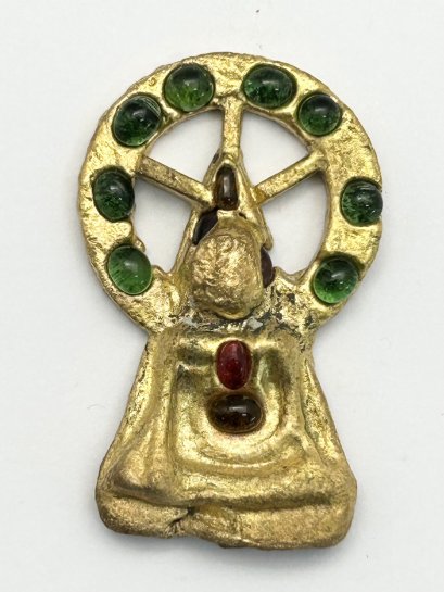 พระนางพญาธรรมจักร เนื้อทองโบราณ ประดับพลอย