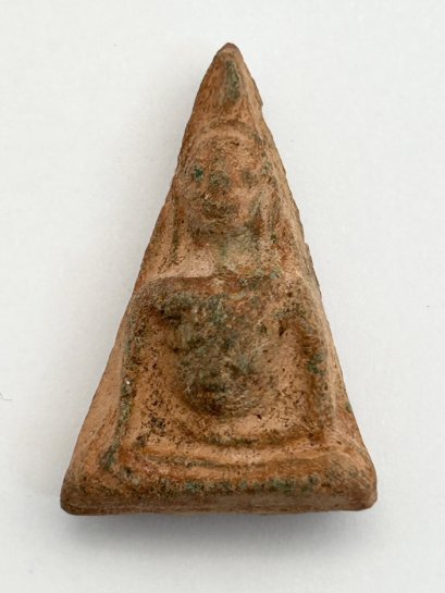 พระนางพญาสองหน้า กรุนครไทย เนื้อดินเขียว