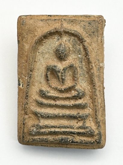 พระสมเด็จวังหน้า หลังครุฑ เนื้อดินประดับพลอย