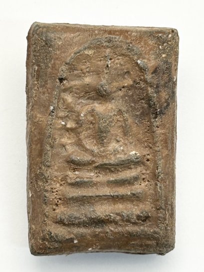 พระสมเด็จวังหน้า หลังครุฑ เนื้อดินประดับพลอย