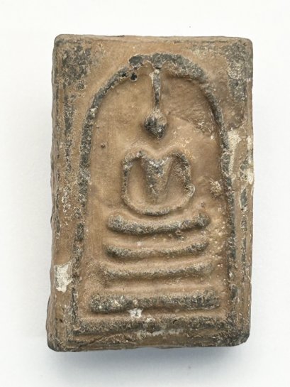 พระสมเด็จวังหน้า หลังครุฑ เนื้อดินประดับพลอย