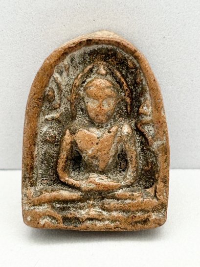 พระซุ้มกอ มีกนก