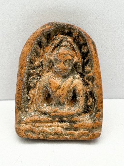 พระซุ้มกอ มีกนก