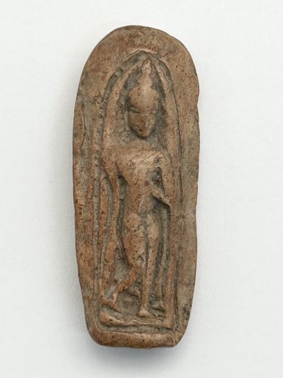 พระกำแพงเขย่งเม็ดขนุน เนื้อดิน