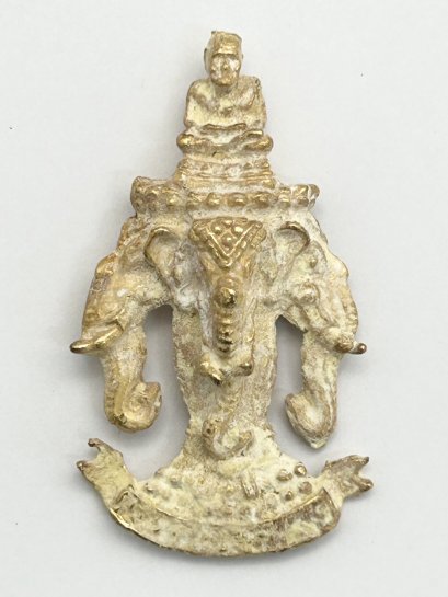 หลวงปู่ทวด ทรงช้างเอราวัณ เนื้อโลหะสีทอง