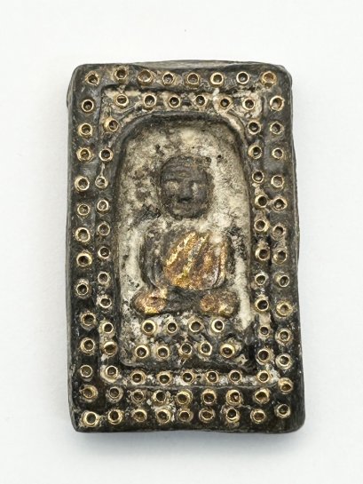 หลวงปู่ทวด วังหน้า เนื้อว่านฝังหมุดทองคำ