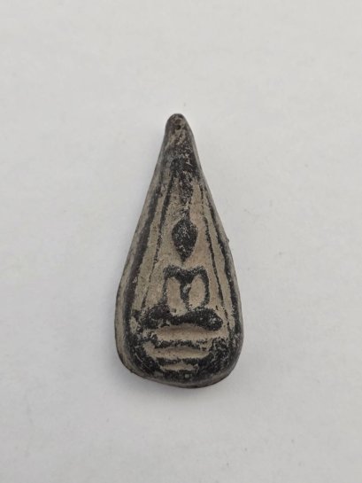 พระนางกำแพงเม็ดมะลื่น กรุทุ่งเศรษฐี กำแพงเพชร