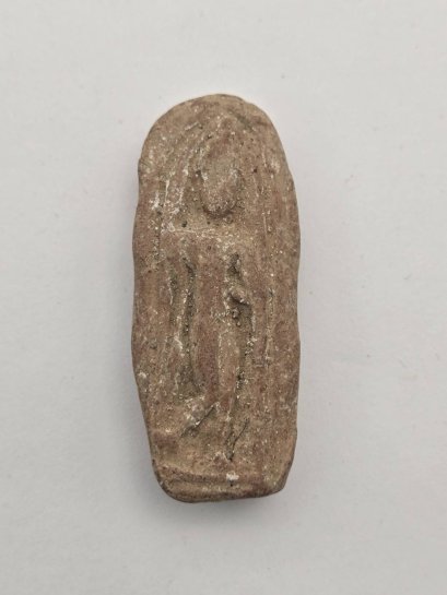 พระกำแพงเขย่งเม็ดขนุน กรุทุ่งเศรษฐี กำแพงเพชร