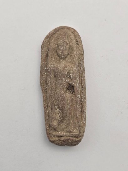 พระกำแพงเขย่งเม็ดขนุน กรุทุ่งเศรษฐี กำแพงเพชร