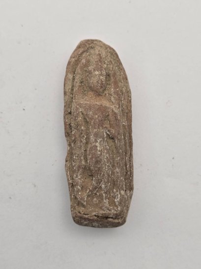 พระกำแพงเขย่งเม็ดขนุน กรุทุ่งเศรษฐี กำแพงเพชร