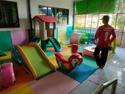 ฉีดพ่นยาฆ่าเชื้อเพื่อป้องกัน โรคมือ เท้า ปาก