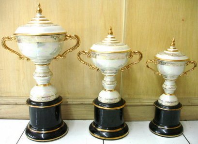 ถ้วยรางวัลเบญจรงค์