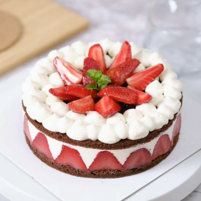 HIGH PROTEIN CHOCOLATE CAKE WITH YOGURT MOUSSE