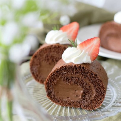 DOUBLE CHOCOLATE CAKE ROLL  