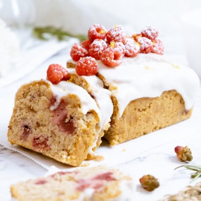 VEGAN RASPBERRY LOAF CAKE 