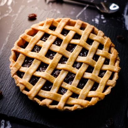 TRADITIONAL RAISIN PIE 