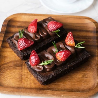 VEGAN DARK CHOCOLATE TART 