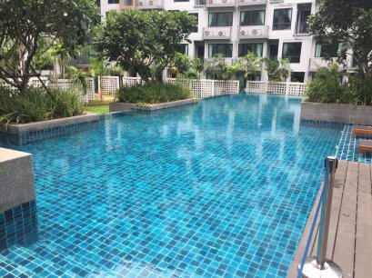 กระเบื้องเคลือบแก้วสระว่ายน้ำ