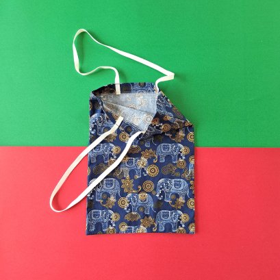 ถุงผ้าแทนการห่อของขวัญแบบนำกลับมาใช้ได้ผ้าคอตตอน100 % พิมพ์ลายช้างสีน้ำเงินกรม