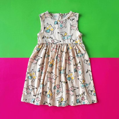 ชุดกระโปรงกระดุมหลัง 100% ผ้ายืดคอตตอนพิมพ์ลายหมาสีกากี