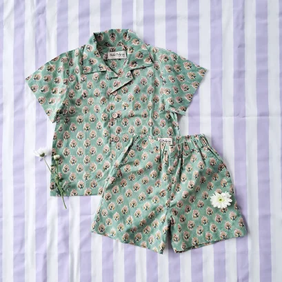 แพ๊ก 2 ชิ้น เด็กชาย-หญิง เสื้อเชิ๊ตผ้าพิมพ์มืออินเดีย + กางเกงขาสั้นเอวยางยืดผ้ายีนส์ มีกระเป๋าล้วงข้าง 100% คอตตอน ผ้าพิมพ์มืออินเดีย