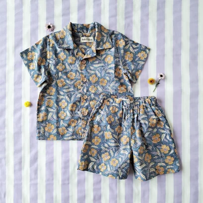 *สินค้าพิเศษผ้ามีจำนวนจำกัด แพ๊ก 2 ชิ้น เด็กชาย-หญิง เสื้อเชิ๊ตผ้าพิมพ์มืออินเดีย + กางเกงขาสั้น เอวยางยืดผ้ายีนส์ มีกระเป๋าล้วงข้าง 100% คอตตอน ผ้าพิมพ์มืออินเดีย*สินค้าสั่งจองล่วงหน้า ส่งสินค้าออก 16 พฤศจิกายน