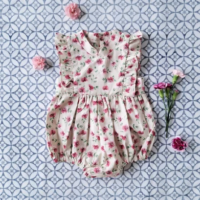 ชุดรอมเปอร์คอจีนเปิดเป้าเปลี่ยนผ้าอ้อมได้ กระดุมหลัง 100 % คอตตอนพิมพ์ลายดอกท้อสีครีม *สินค้าสั่งจองล่วงหน้า ส่งสินค้าออก 7 ธันวาคม