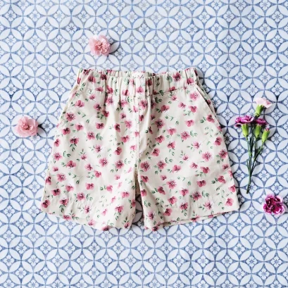 เด็กชาย-หญิง กางเกงเอวยางยืด มีกระเป๋าล้วงข้าง  100% ผ้าคอตตอน พิมพ์ลายดอกท้อ สีครีม *สินค้าสั่งจองล่วงหน้า ส่งสินค้าออก 7 ธันวาคม