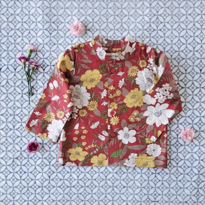 เด็กชาย-หญิง เสื้อเชิ๊ตคอจีน แขนยาว 3/4 ส่วน 100% คอตตอน ผ้าพิมพ์ลายดอกไม้นำโชค สีแดง *สินค้าสั่งจองล่วงหน้า ส่งสินค้าออก 7 ธันวาคม