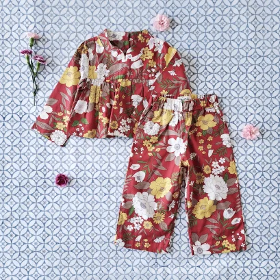 แพ๊ก 2 ชิ้น เด็กหญิง เสื้อ+ กางเกงขายาวเอวยางยืด มีกระเป๋าล้วงข้าง 100% คอตตอน ผ้าพิมพ์ลายไม้นำโชคสีแดง *สินค้าสั่งจองล่วงหน้า ส่งสินค้าออก 7 ธันวาคม