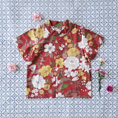 เด็กชาย-หญิง เสื้อเชิ๊ตคอจีน 100% คอตตอน ผ้าพิมพ์ลายดอกไม้นำโชค สีแดง *สั่งจองล่วงหน้า ส่งสินค้าออกทางไปรษณีย์ 2 พฤศจิกายน