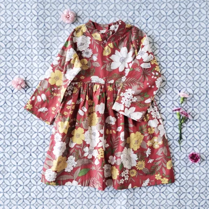 ชุดกระโปรงคอจีน กระดุมหลัง แขนยาว 3/4 ส่วน 100%  คอตตอน ผ้าพิมพ์ลายดอกไม้นำโชค สีแดง *สินค้าสั่งจองล่วงหน้า ส่งสินค้าออก 30 พฤศจิกายน