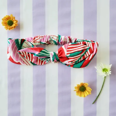 ที่คาดผมเด็ก และ ผู้ใหญ่ แบบยางยืดเฉพาะช่วงท้ายทอยด้านหลัง โบว์ใหญ่ ยางนิ่มไม่เจ็บศรีษะ 100% คอตตอนพิมพ์ลายฮาวายสีเขียว *สินค้าสั่งจองล่วงหน้า ส่งสินค้าออก 23 มกราคม