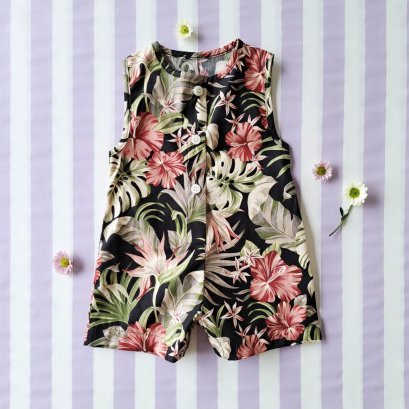 ชุดรอมเปอร์กระดุมหน้าใส่ได้ทั้งชายหญิง เปิดเป้าเปลี่ยนผ้าออ้อมได้ 100% คอตตอนพิมพ์ลายฮาวายสีเข้ม*สินค้าสั่งจองล่วงหน้า ส่งสินค้าออก 13 มีนาคม