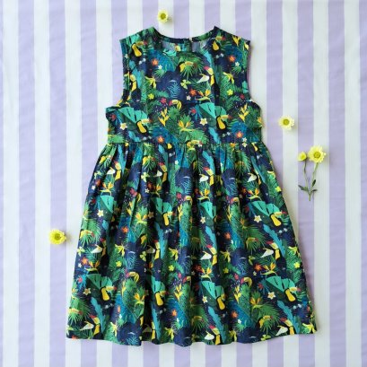 ชุดกระโปรงกระดุมหลัง 100% ผ้าคอตตอนพิมพ์ลายนกทูแคนสีน้ำเงินเข้ม