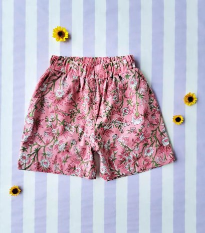 BOYS &amp; GIRLS ELASTIC WAISTBAND SHORTS 100 % IMPORTED COTTON FABRIC,HAND-PRINTED BY INDIAN ARTISTS -SEWN BY THAI ARTISANS. 100％輸入コットン生地、インド人アーティストによる手染め、タイ人職人による縫製