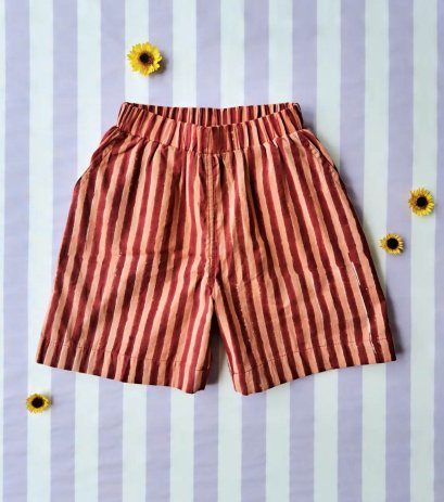 BOYS &amp; GIRLS ELASTIC WAISTBAND SHORTS 100 % IMPORTED COTTON FABRIC,HAND-PRINTED BY INDIAN ARTISTS -SEWN BY THAI ARTISANS. 100％輸入コットン生地、インド人アーティストによる手染め、タイ人職人による縫製