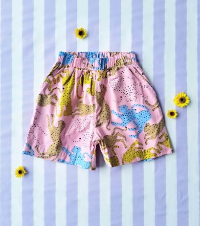 BOYS & GIRLS ELASTIC WAISTBAND SHORTS 100 % IMPORTED COTTON FABRIC,HAND-PRINTED BY INDIAN ARTISTS -SEWN BY THAI ARTISANS. 100％輸入コットン生地、インド人アーティストによる手染め、タイ人職人による縫製