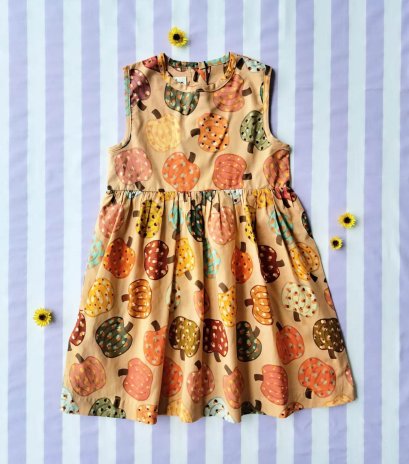 BUTTONS BACK DRESS 100% COTTON MACHINE PRINTED FABRIC / 背面ボタン付きドレス 綿100％　機械プリント生地