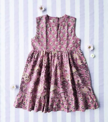 BUTTONS BACK DRESS 100 % IMPORTED COTTON FABRIC,HAND-PRINTED BY INDIAN ARTISTS -SEWN BY THAI ARTISANS. 100％輸入コットン生地、インド人アーティストによる手染め、タイ人職人による縫製